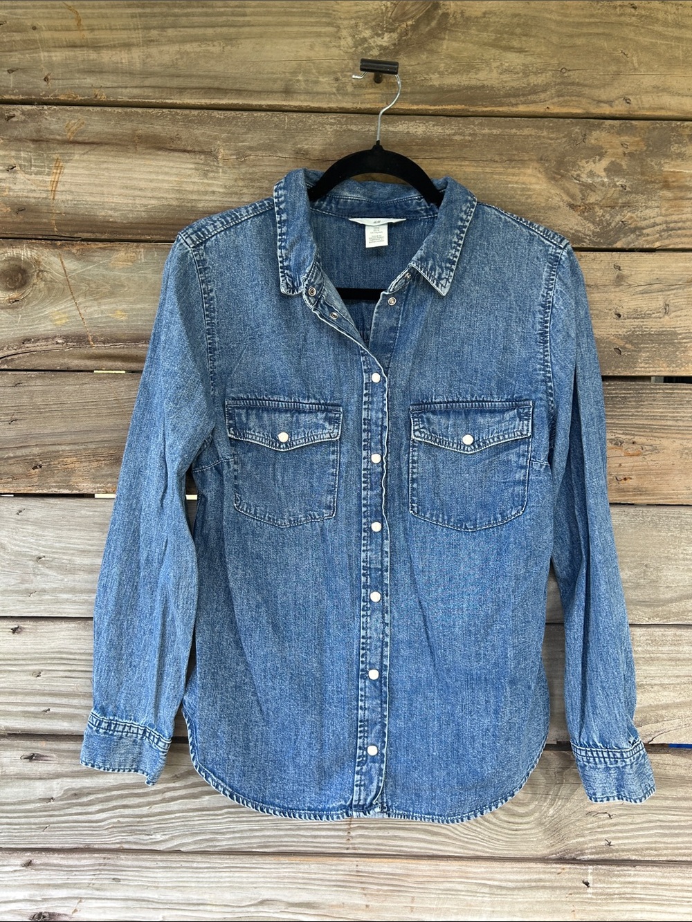 H&M long sleeve pearl snap denim shirt